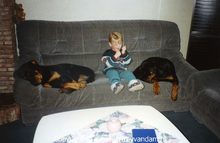 Even poseren met de Rottweilers, links Sierra en rechts een nog jonge niet volgroeide Sydney