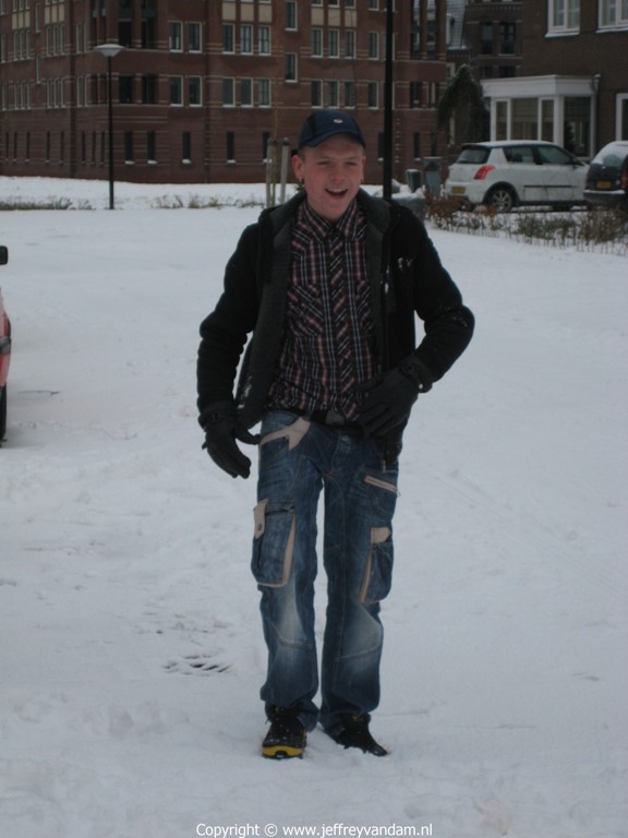 Als het sneeuwde kon je sneeuwballen gooien = lol